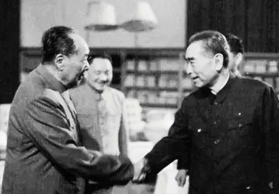 周恩来去世后谁当总理？毛主席力荐一人却遭到婉拒：您考虑别人吧一九七六年一月