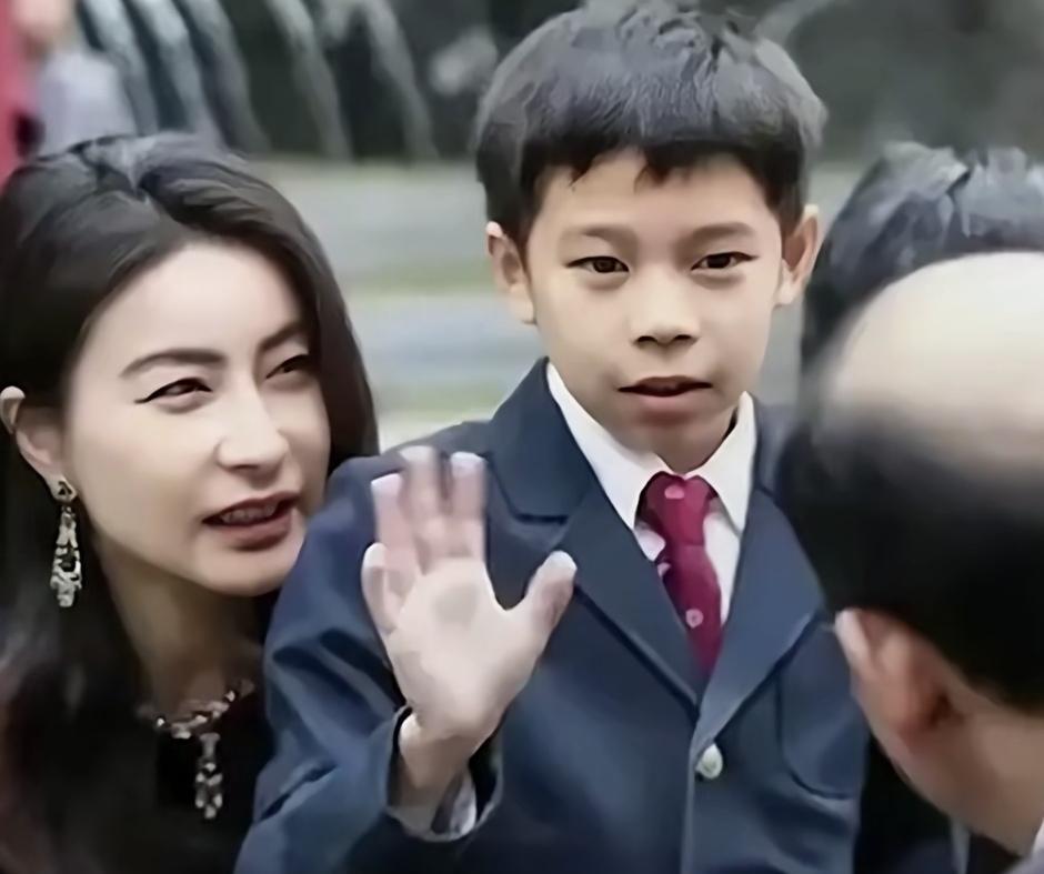 豪门小说短剧都不敢这么写拍！超自律的妈妈，超行动力的爸爸，一整个资源的后台……