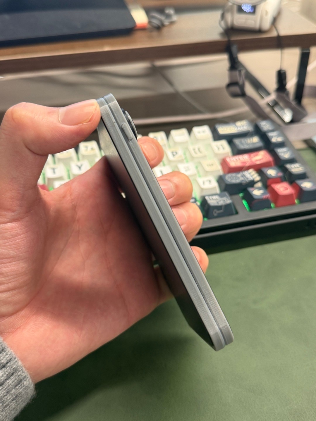 iPhoneFold细节曝光总结一下目前的爆料哈1、iPhoneFold会有