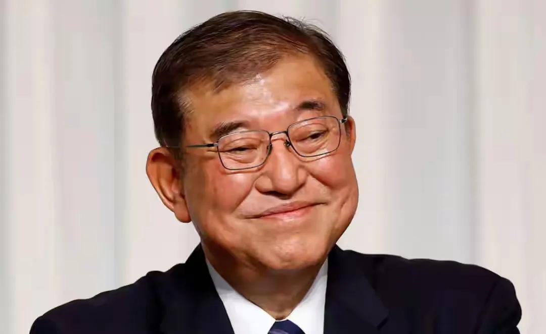 高市早苗现在焦头烂额，走投无路之下多次求见特朗普未果。石破茂给她指了条明路：“日