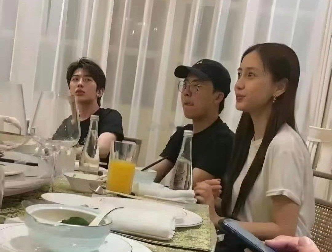 原来明星私下素颜的状态也跟我们普通人差不多