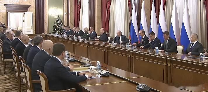 两个总统开会画风区别很大！同样是开会普大帝主持会议更正规坐姿端正神情严肃