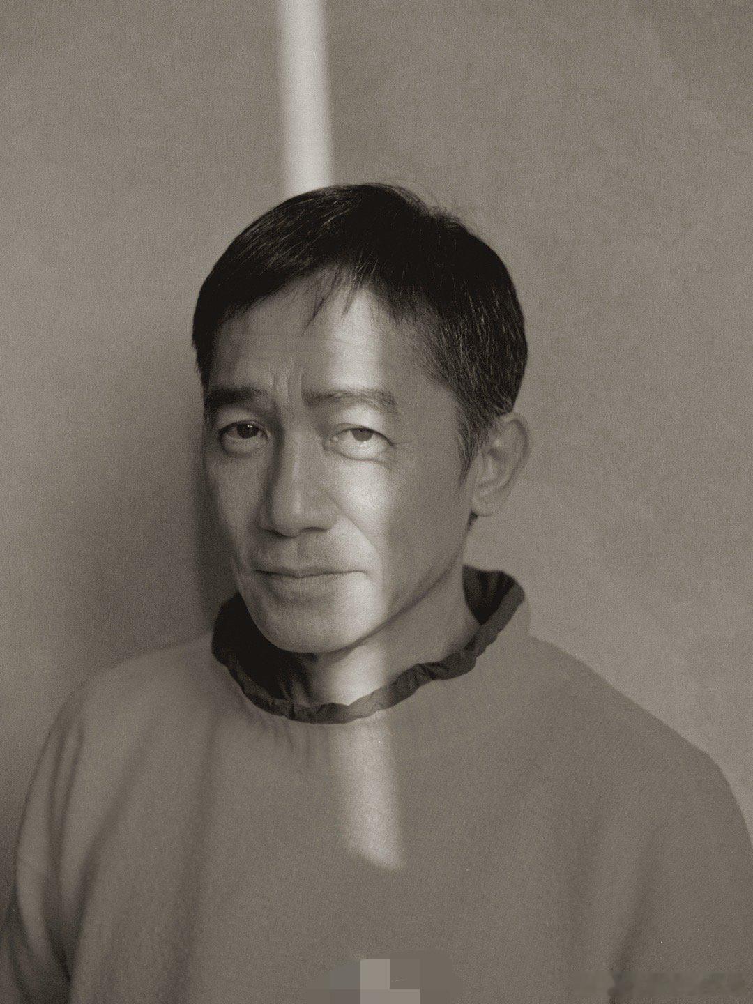 向太这话真的越品越双标！直言梁朝伟根本不是真社恐，只是挑人社交罢了。她还说现在