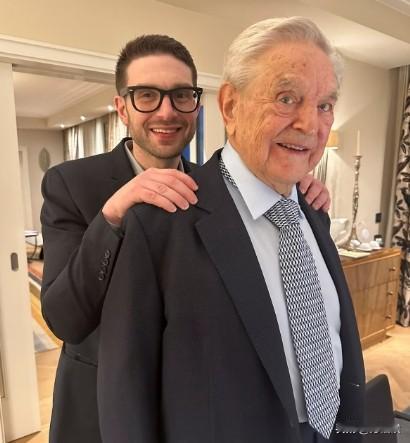 乔治.索罗斯是美国金融大鳄，犹太人的标签挂在领口，他是世界各国动乱的助推人，是颜