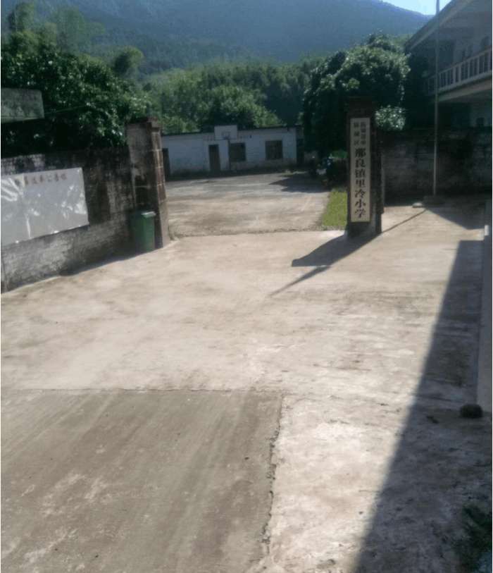 农村“撤点并校苦了孩子累了父母! 朗朗读书声的校园充满着金钱铜臭的味道!