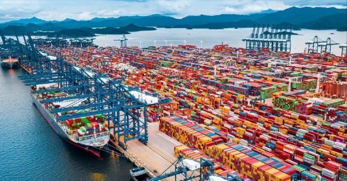 中国贸易顺差都快摸到一万亿美元了，可为啥沿海那些外贸厂子还一批批倒闭？有人说这是