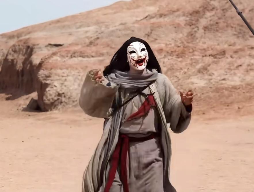 谁能想到，一个从不动手的人，光靠“知道”，就能策反几十个据点。电影改编却抽走了