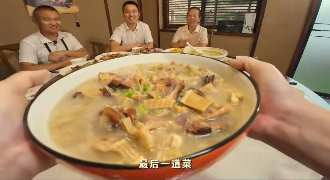 看到农村四哥和幺妈和解,我忍了看到四哥和小英子天天在评论区说“没矛盾,我也忍了