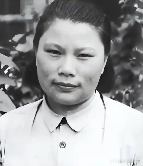 1929年瑞金春寒：朱德托媒求爱遭拒，真诚终赢革命伴侣心1929年开春的瑞