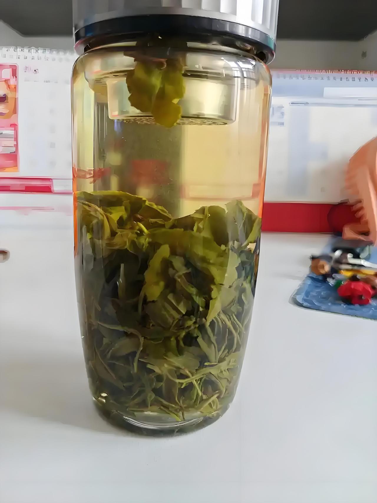 高血压还敢喝浓茶？高血压五年的我亲测：慎重！慎重！最好别喝！我患高血压整整