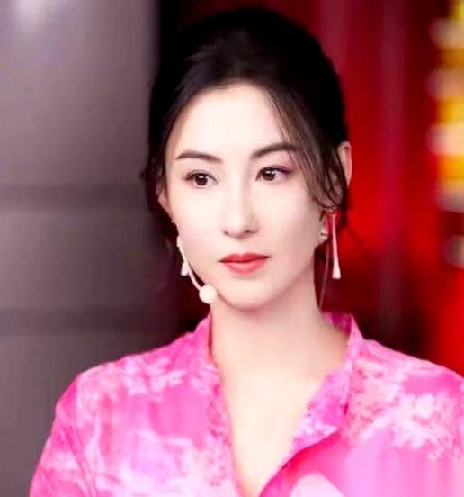六年来，全网都在拿放大镜找张柏芝三胎儿子的亲爹。直到最近底牌掀开，大伙儿才发现