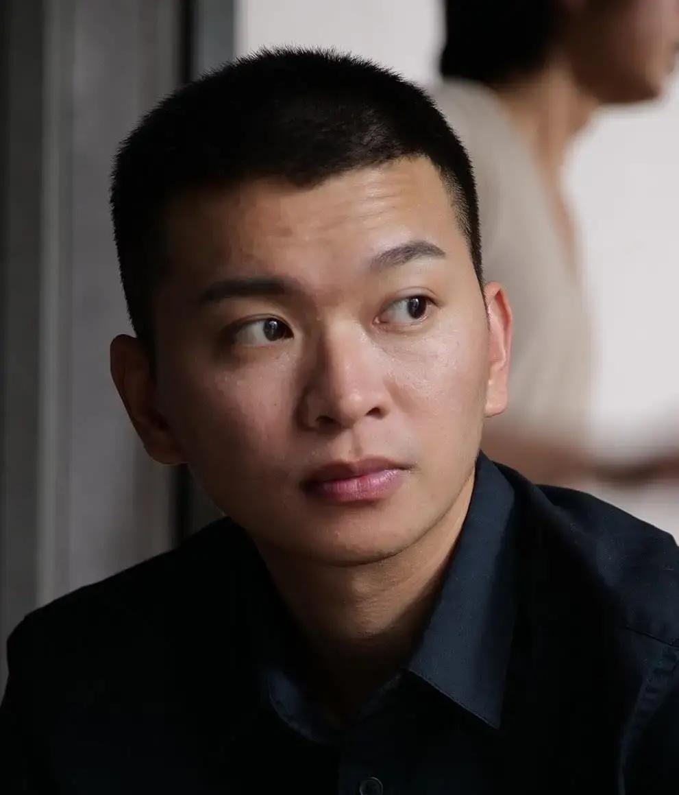 徐熙媛在办理完离婚手续后，拿着汪小菲留下的信用卡，在购物网站上刷掉了上百万元台币