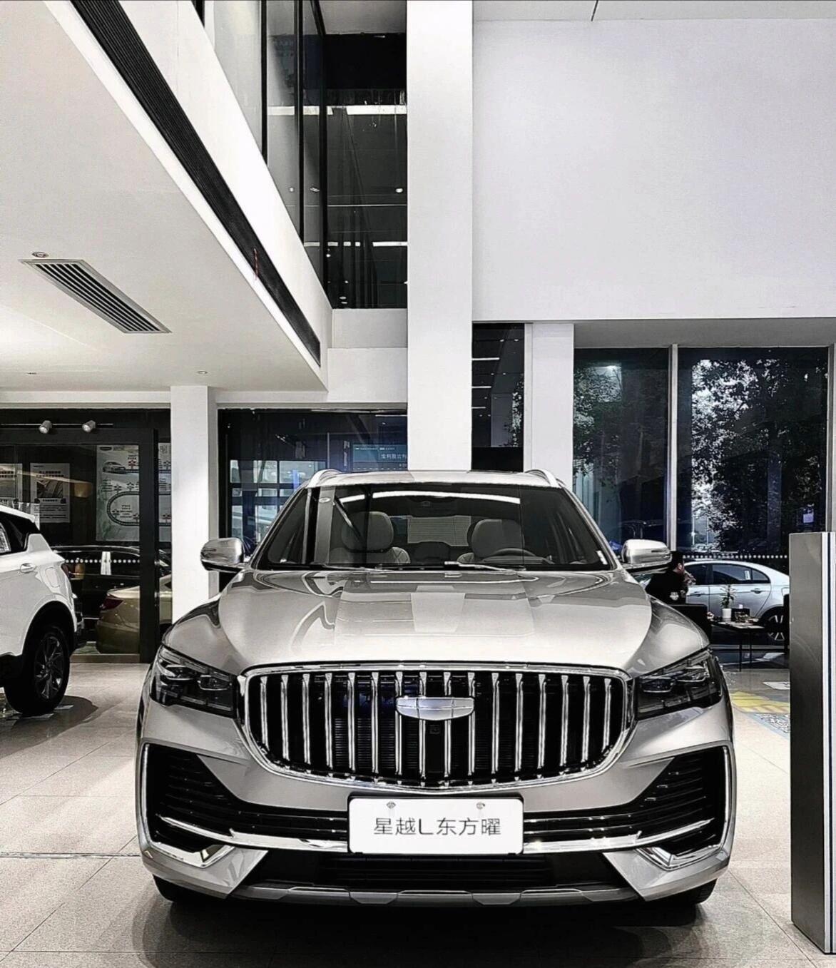 十几万的星越L完全媲美三十几万的车子！25款星越L东方曜望月版也太顶了！格局直接