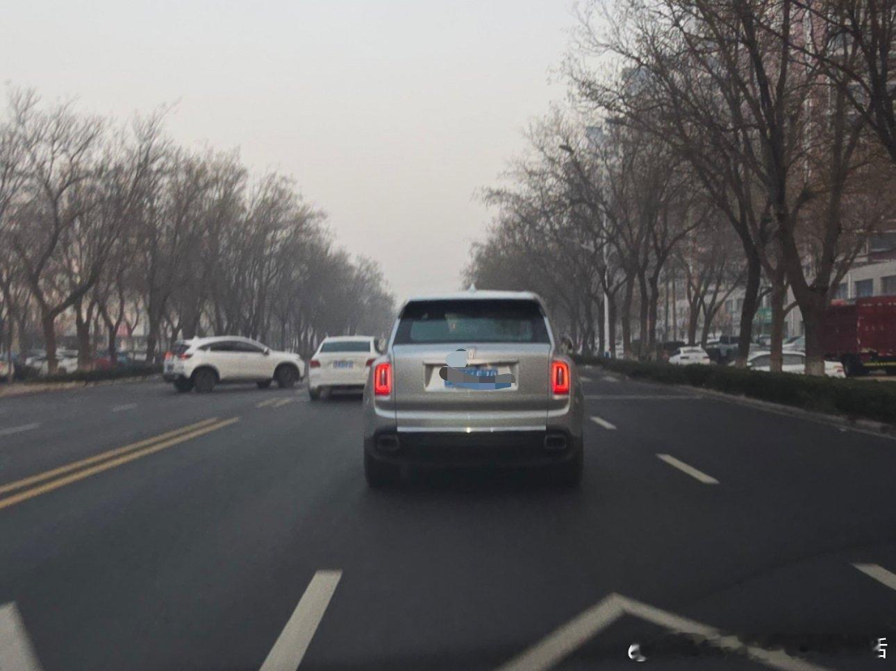 劳斯莱斯劳斯莱斯库里南﻿早上出门遇到这车，是不是预示着今天运气不错？