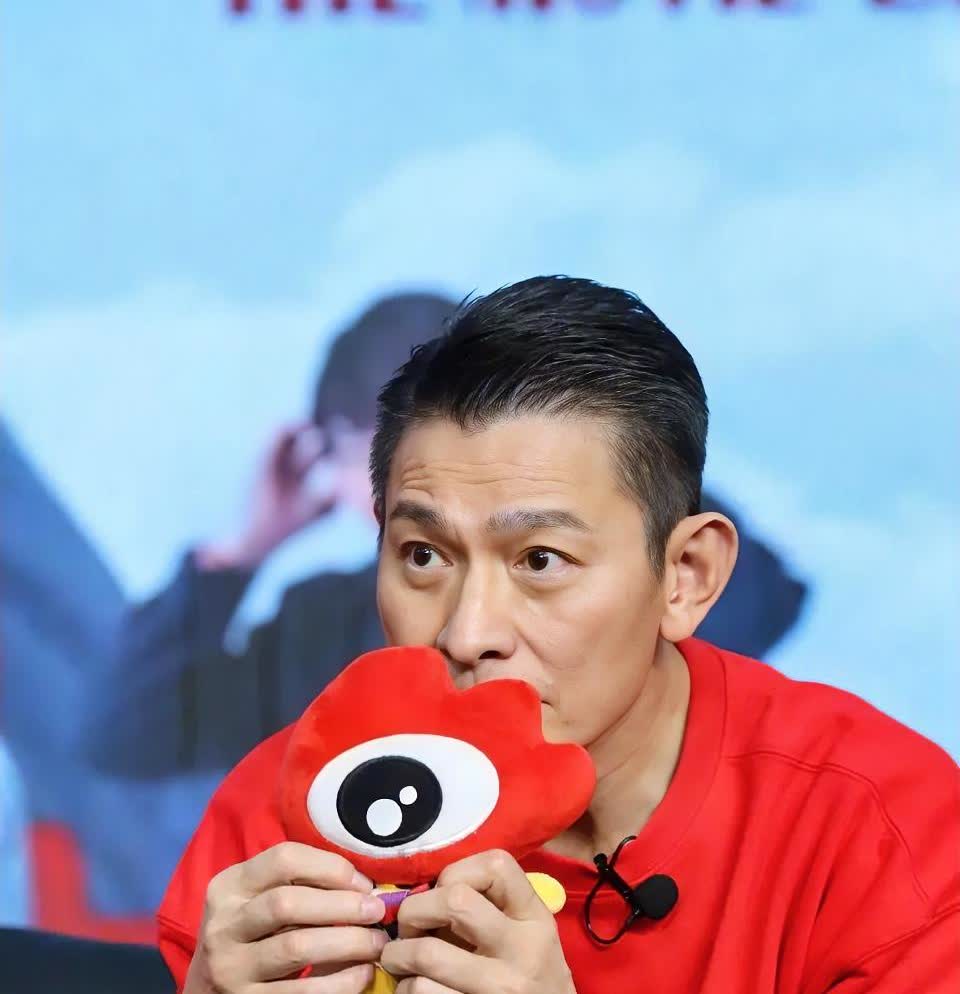 刘德华这个人，完全经不起细究，因为仔细查一查就会发现，他这人实在是太