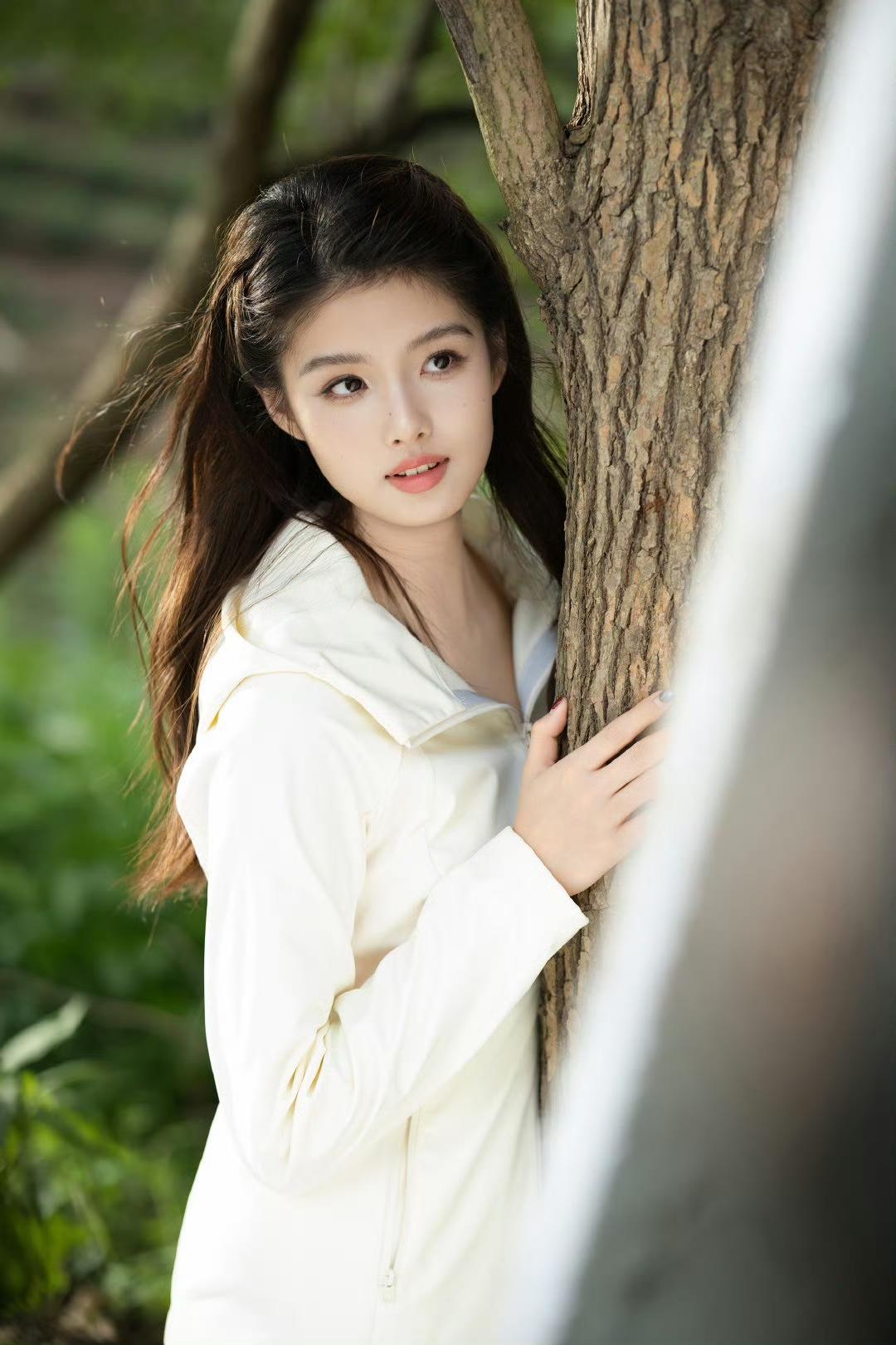 一边冬日软糯，一边林间清风，少女感被艾米拿捏