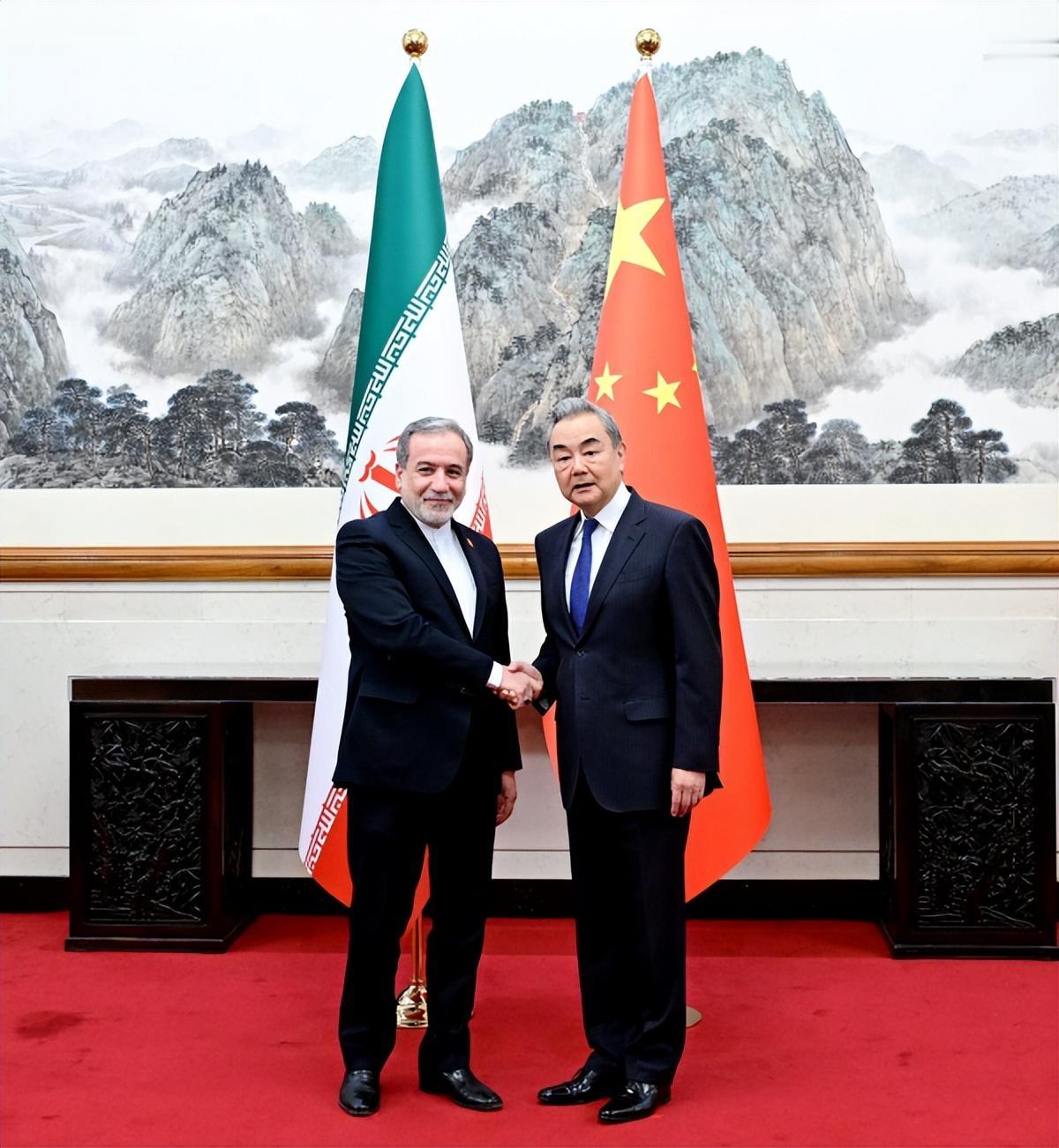 中伊谈完了！伊朗认可中国方案，临走前，王毅给伊外长提了一个醒5月6日，伊朗
