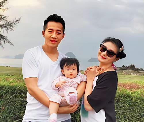 我对汪小菲并无任何要求尤其是他又喜得一个宝贝只盼他能善待大S留下的一双儿女