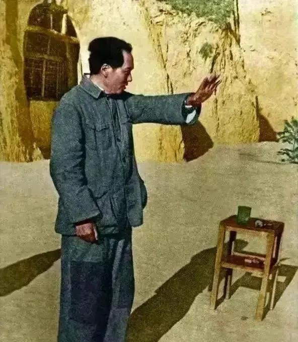 今天是建党104周年纪念日，我们能忘了他老人家吗？建党初期，共产国际的一些理论