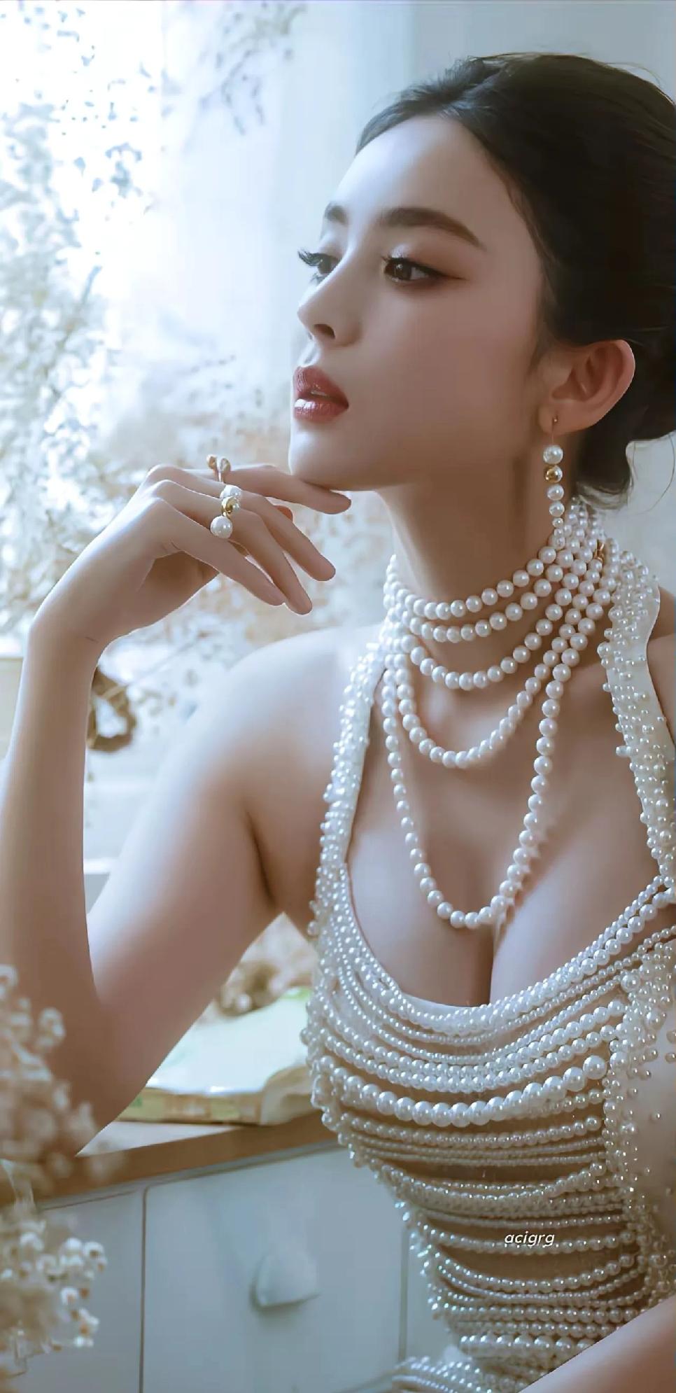 迪丽热巴和古力娜扎，哪一个更漂亮