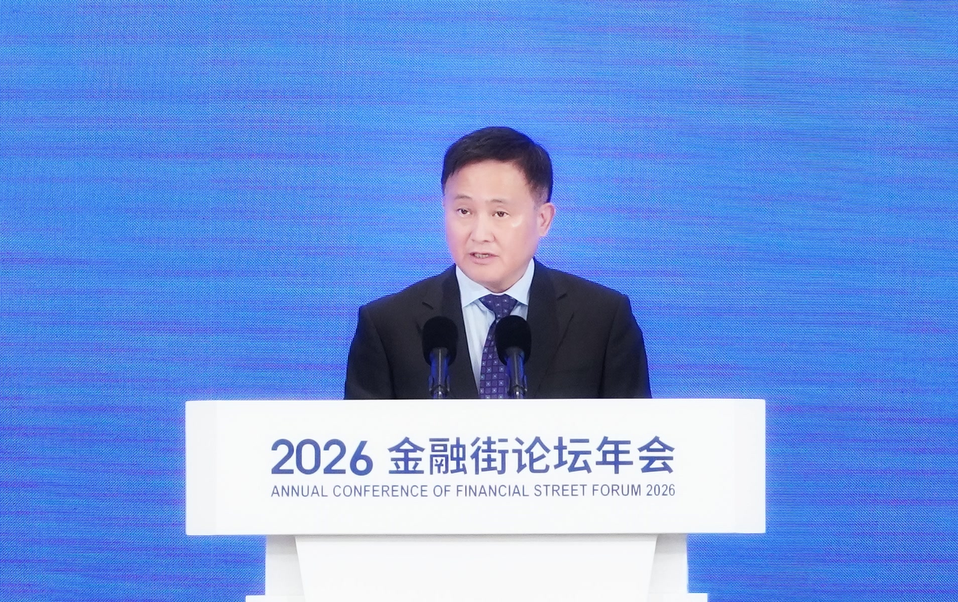 潘功胜: 央行将出台一揽子政策举措