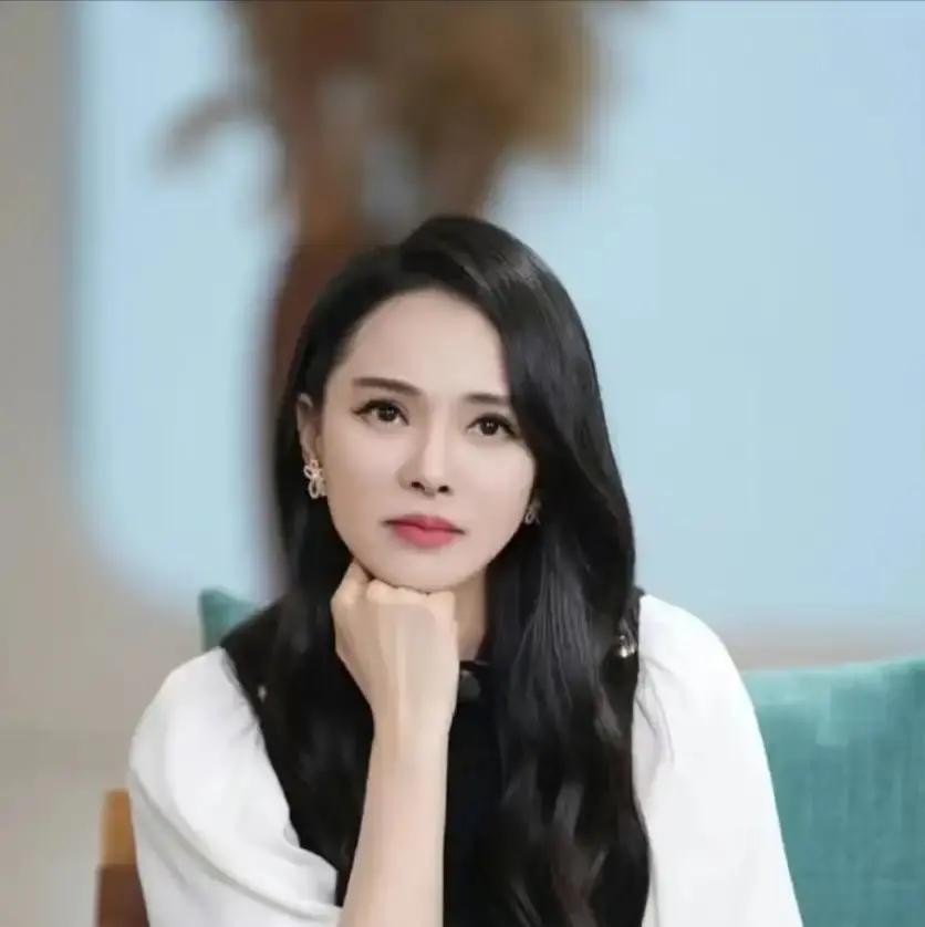 伊能静一句话让鲁豫哑口无言。当被问到“重来会选庾澄庆还是秦昊”，她反手就是一句