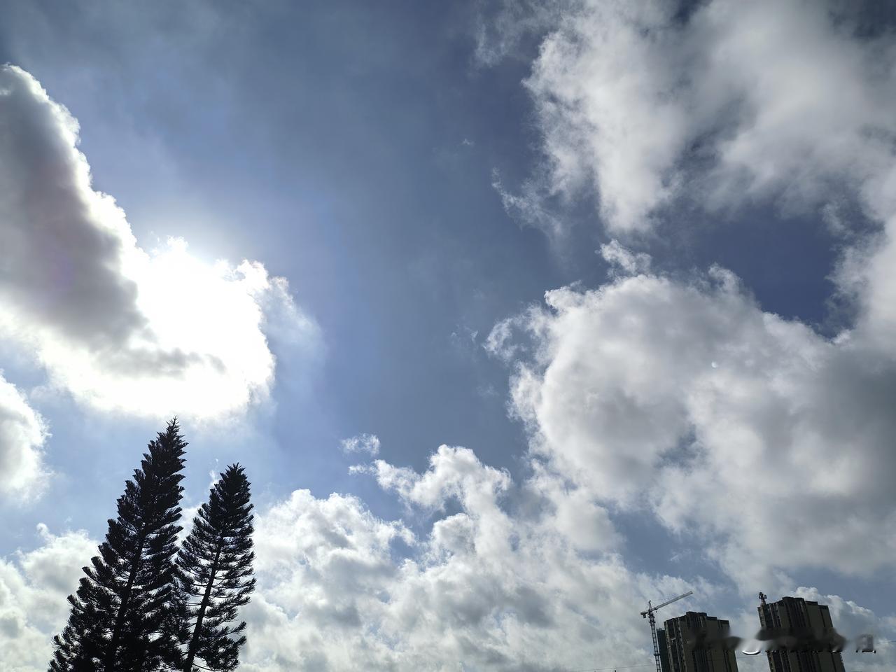 7月首日南海热带低压生成，加强为今年第10号台风“美莎克”！受其环流影响，广东将