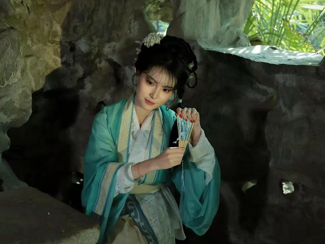 “心腹晴雯被撵走，贾母什么反应都没有？不，贾母反击了，很狠辣！”咱们先掰扯