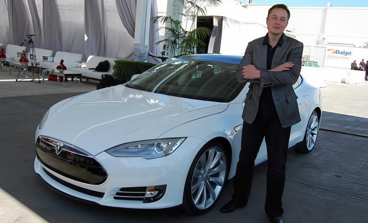特斯拉销量又失控了。9月，Model3卖了：14478辆。9月，ModelY卖了：50359辆。特斯
