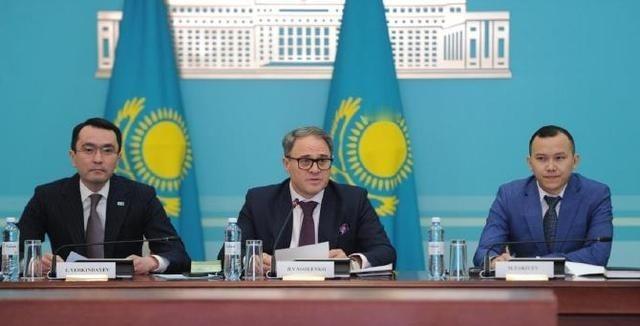 你有没有发现，哈萨克斯坦每次跟中国谈合作，嘴上说的是“互利共赢”，其实心里最怕的