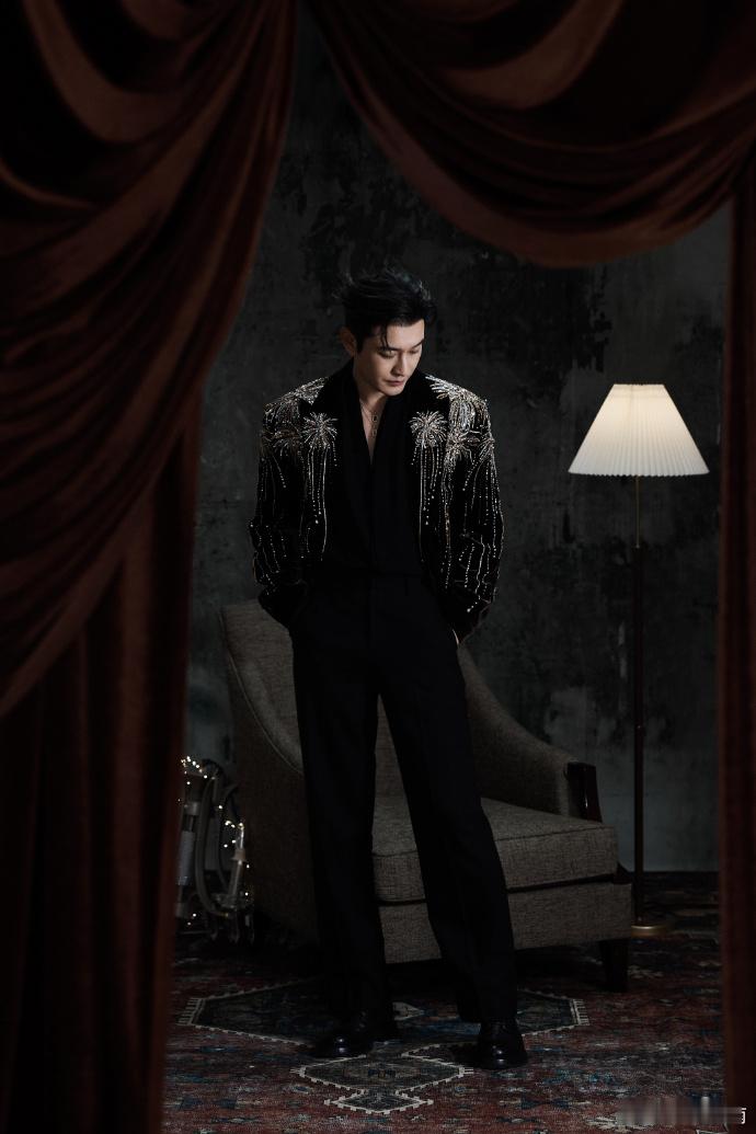 黄晓明不是剧抛脸是剧抛人黄晓明演的蔡民安越品越有味道！前一秒和居民笑谈眉眼温