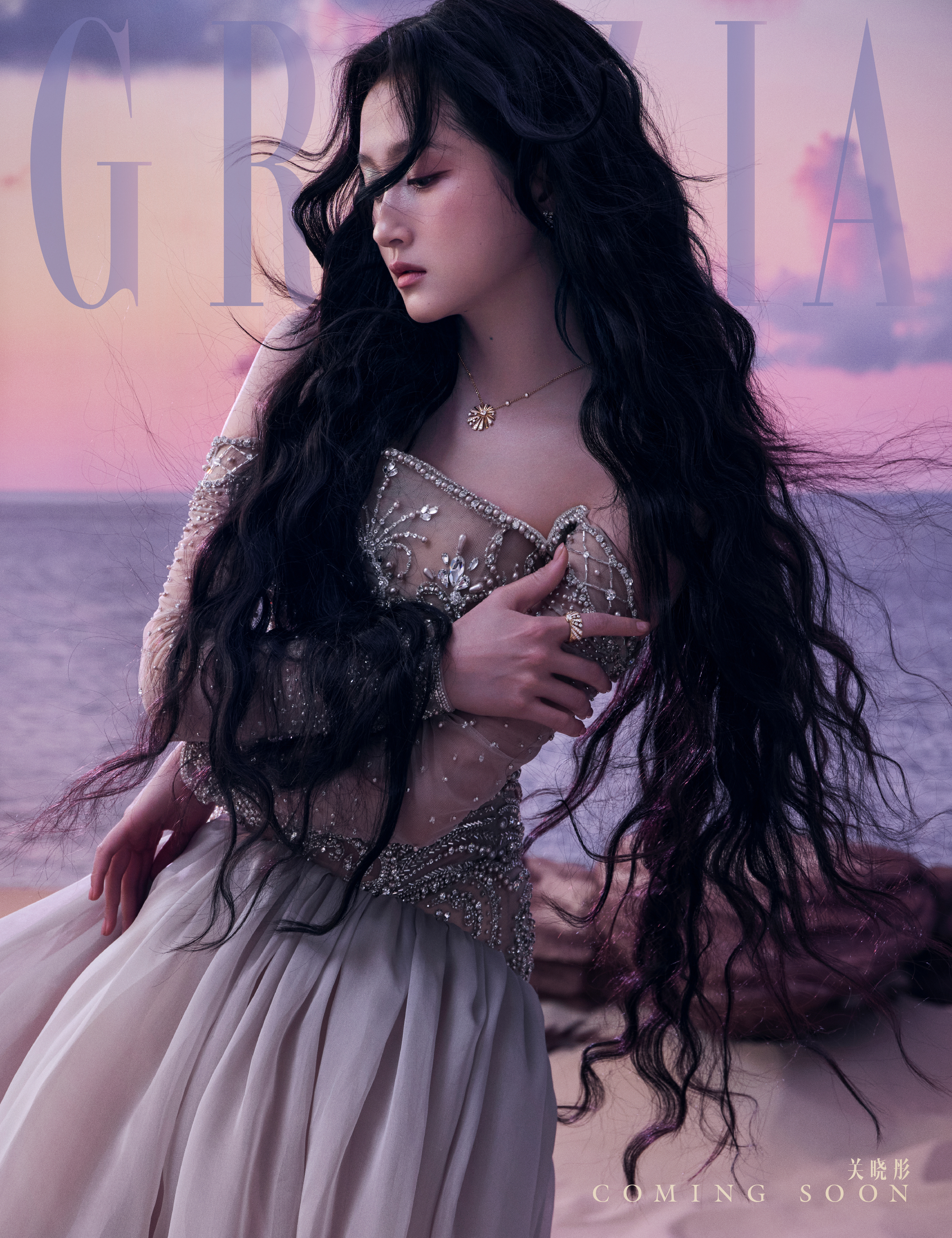 关晓彤红秀封面预告时尚灵感解读关晓彤关晓彤×红秀GRAZIA海滩人鱼大片｜