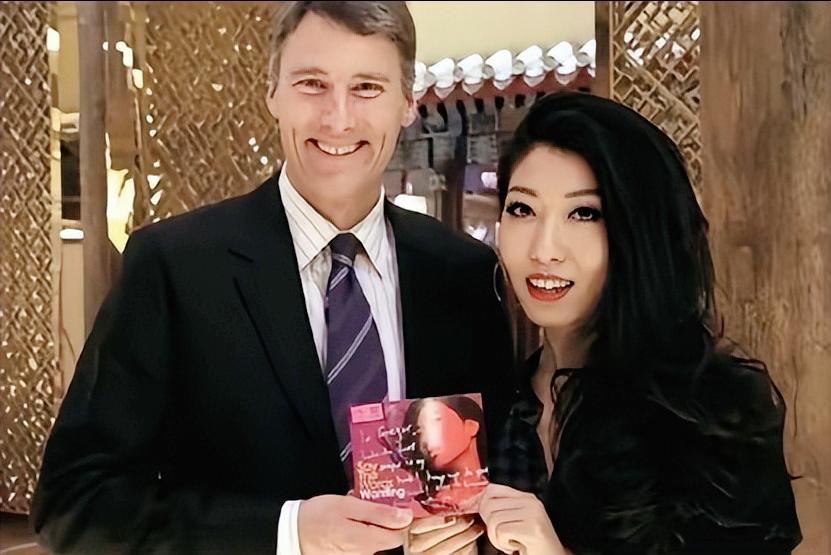 挥霍2.3亿赃款养男友，曲婉婷如今住60平公寓捡临期菜，这结局谁同情？