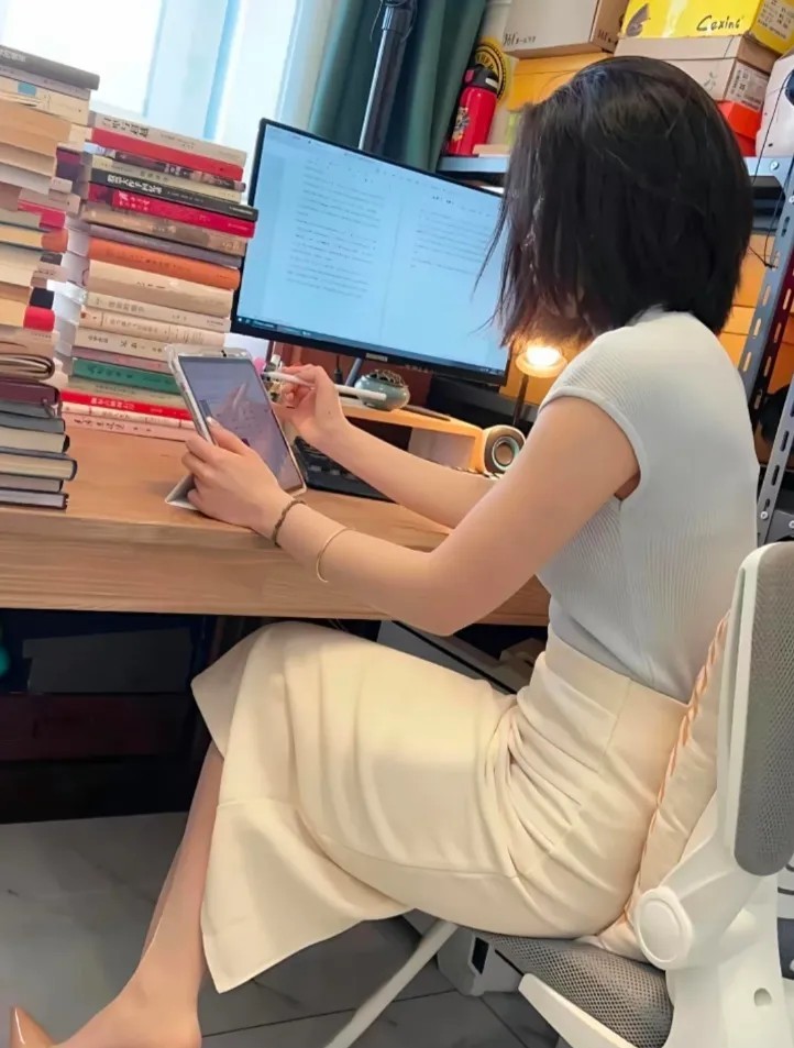 新来的会计，请问我要怎么样才能聊上？