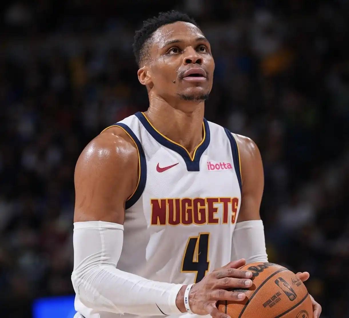 威少将在今年夏天迎来一份新的合约？知名美国媒体最近放出一条消息，威少今年夏天