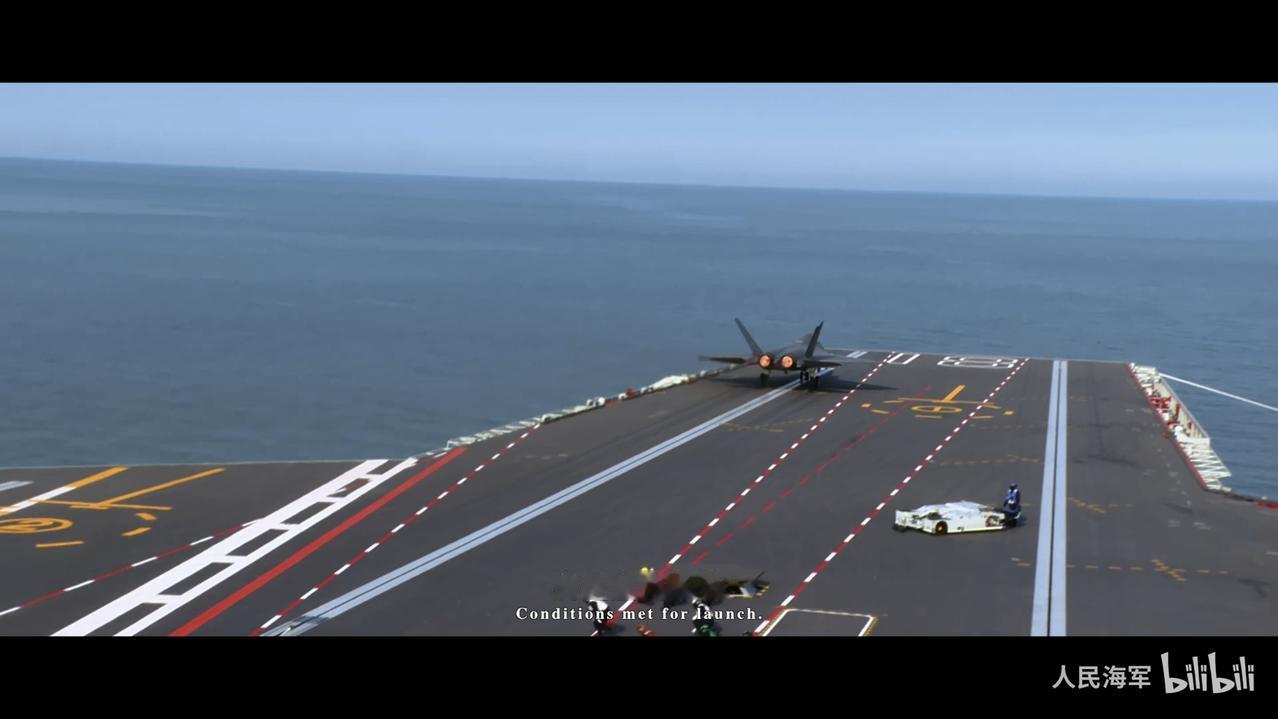 歼三五从福建舰上弹射起飞，这张照片中的歼三五涂装颜色比之前官宣照片中的要深一些，