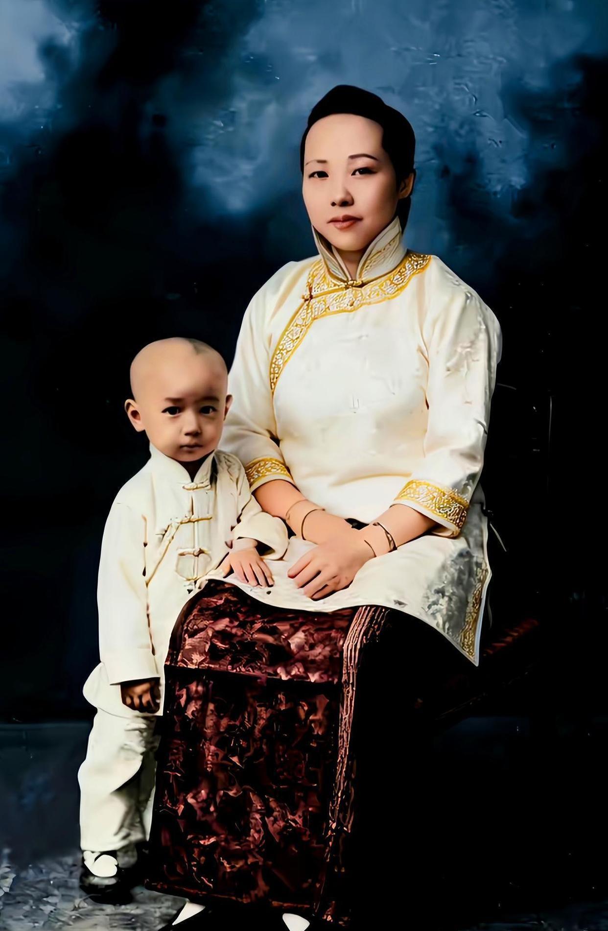 1914年北京老照片曝光，3岁钱学森依偎母亲，原来他的家国根脉从小就埋下1
