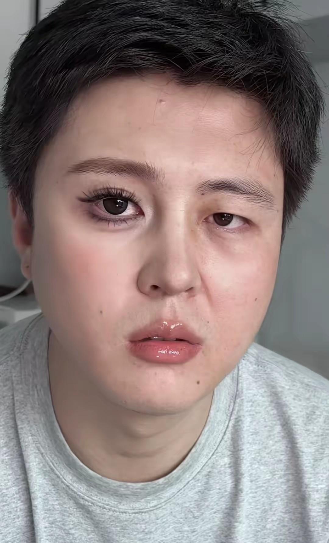 要我说现在的化妆术真是厉害呀，你看这妆容把一个眼睛画大，一个变小都可以，你说还有