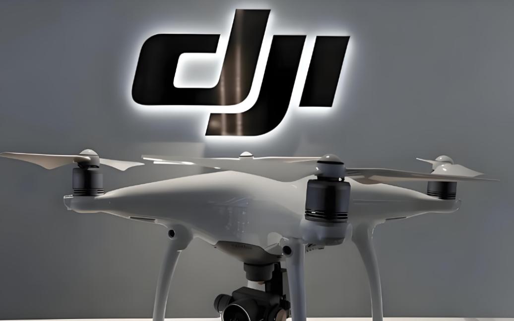 2015年，大疆收入59.8亿，净利润14.2亿。2016年，大疆收入97.8