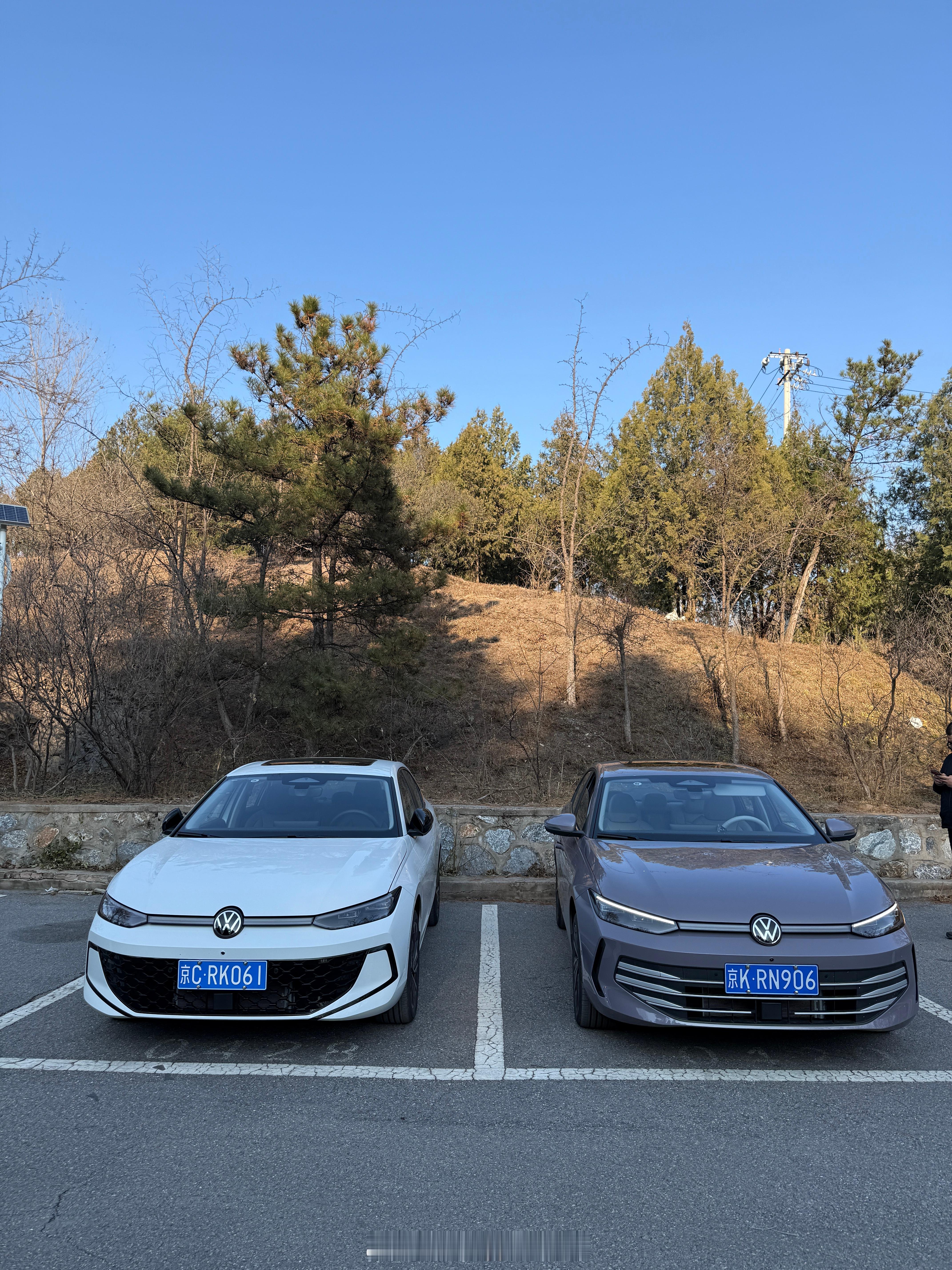 开上了全新朗逸pro刚上市的8万多块钱起这个窗户调节和后视镜按钮真熟悉啊