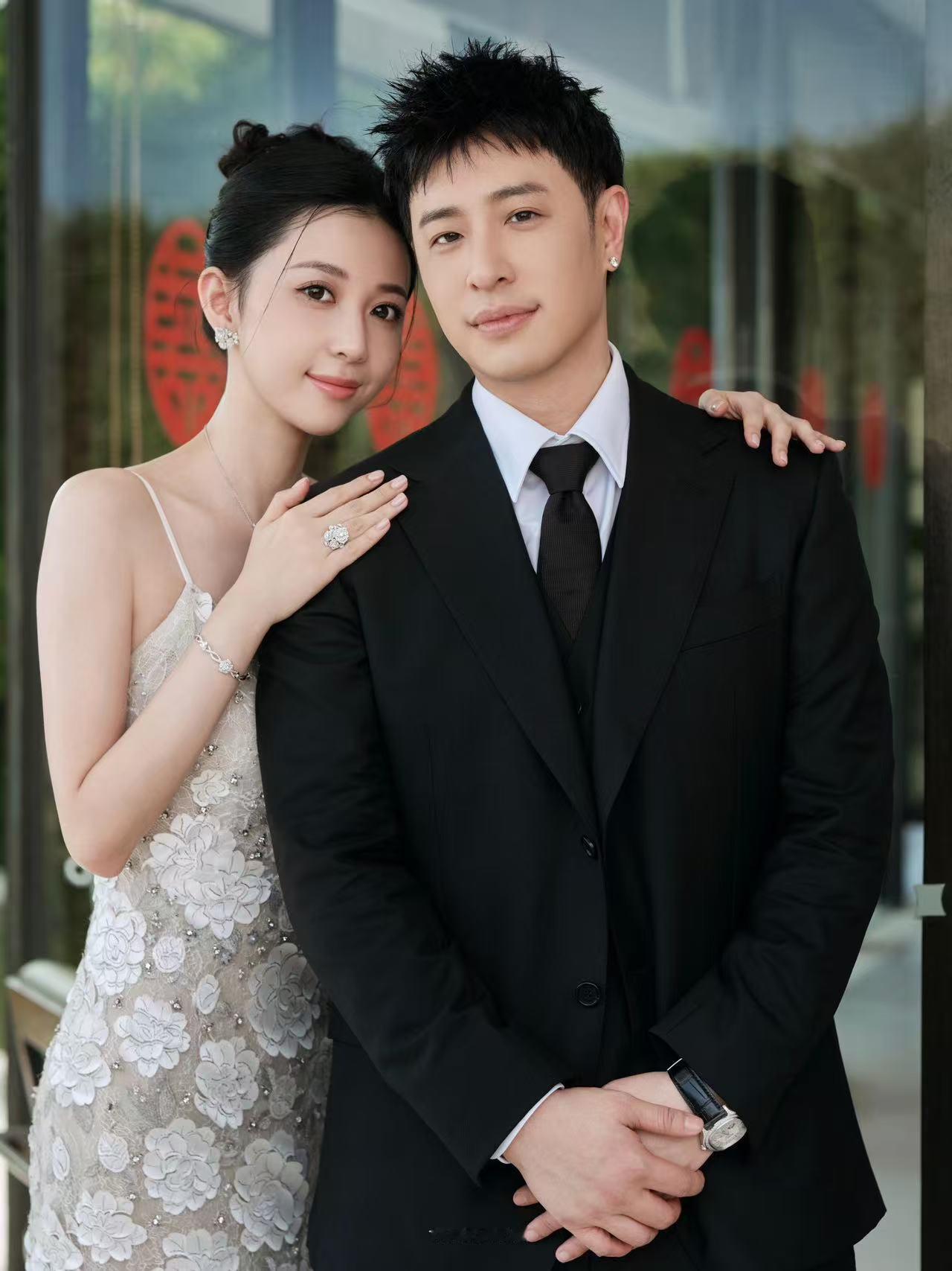 男明星找网红林俊杰恋上小20岁的七七、郭富城娶了小22岁的方媛、胡彦斌牵手小1