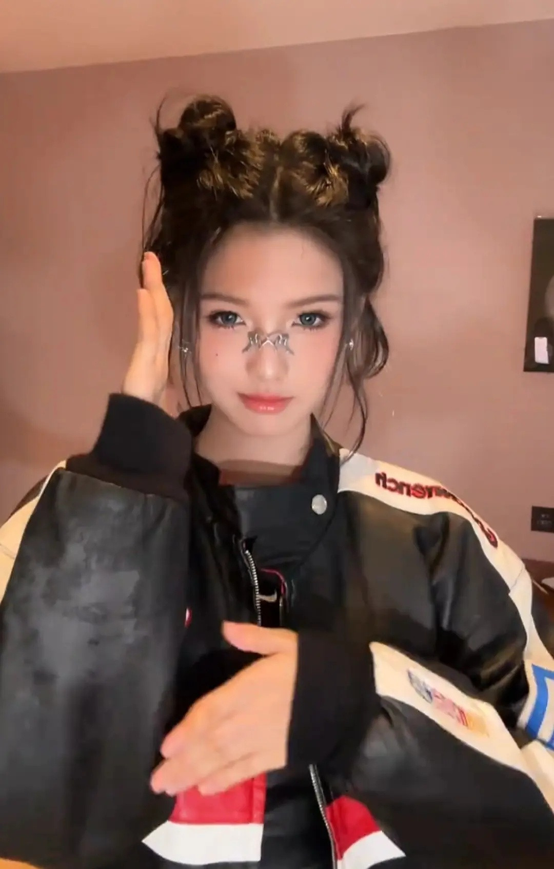 艾米这个风格也很适合诶，好百变哦​​​