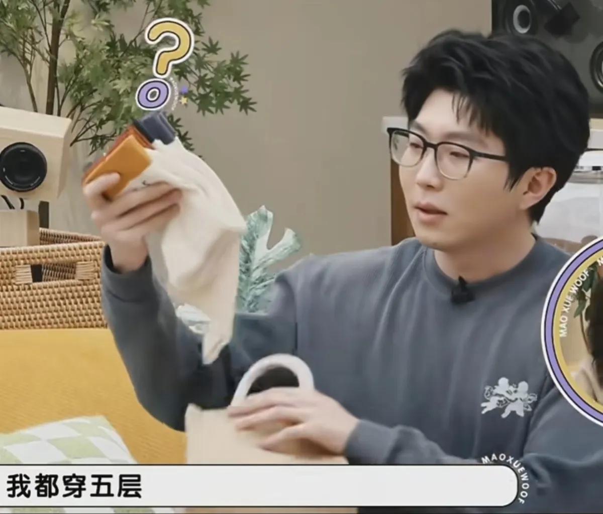 谢依霖自爆每天要穿五双袜子，说：“我最近就是大概去年开始，我每天能够的话，我都穿