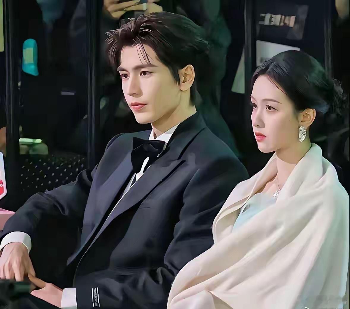 我的天呐！cp感果然是一门玄学不信你们看张凌赫和陈都灵，两个人坐在一起明明一句话