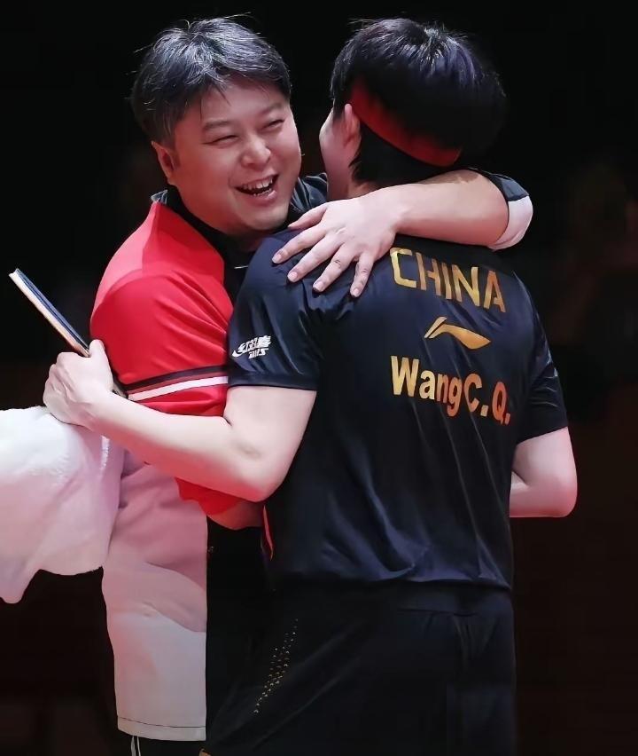 什么情况？楚钦又要换教练了？孙逊指导要高升了？难怪上次伦敦世乒赛的挡板后，眼尖的