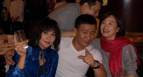 你发现没？上周香港有场看起来很低调的顶级饭局，听我一个跑片的朋友八卦，别以为是谈