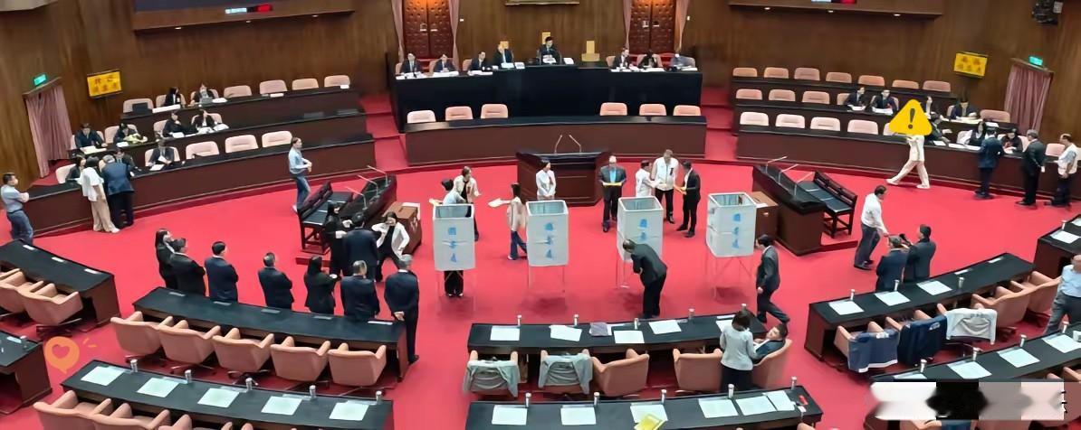 56票同意弹劾赖清德！韩国瑜、陈玉珍等未投票台立法机构今天（19日）上午举行赖