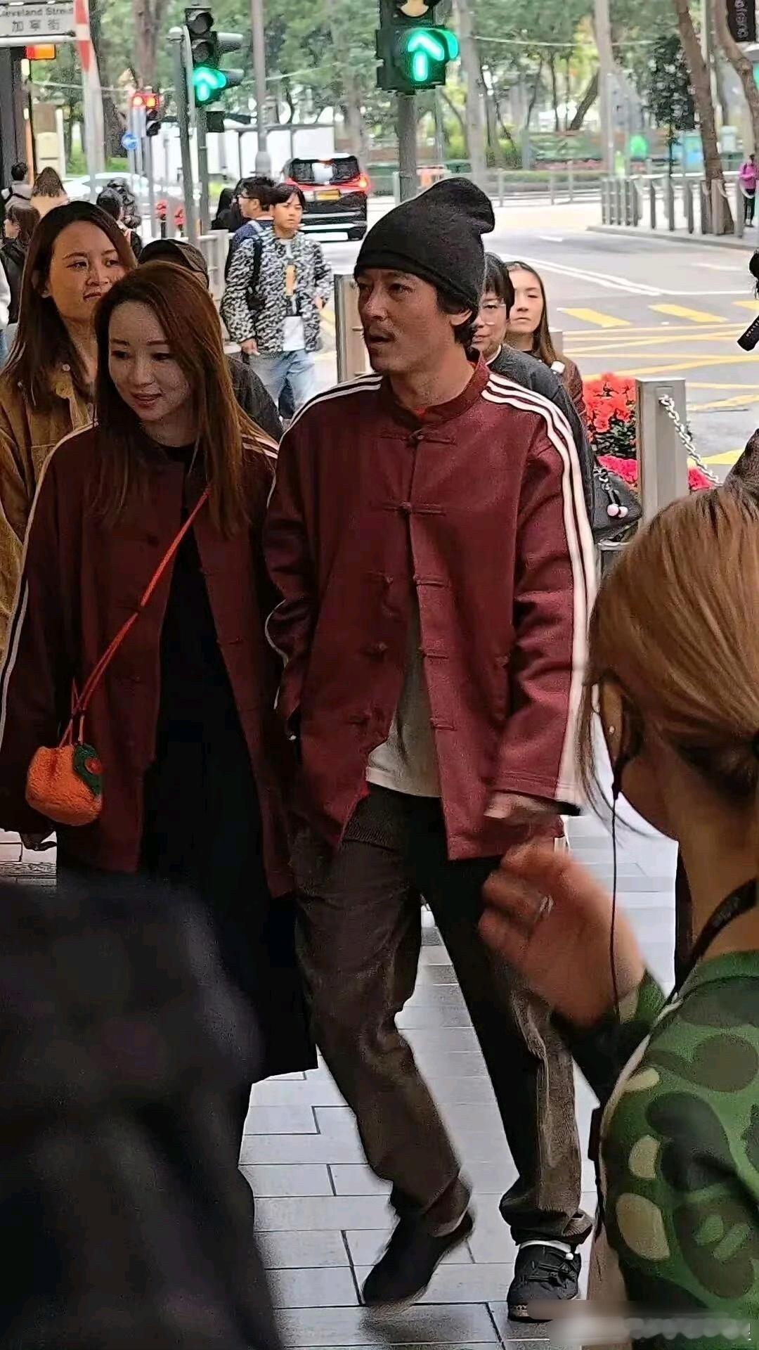 陈冠希在洛杉矶5500w刚买的豪宅里，打坐、悟人生中。