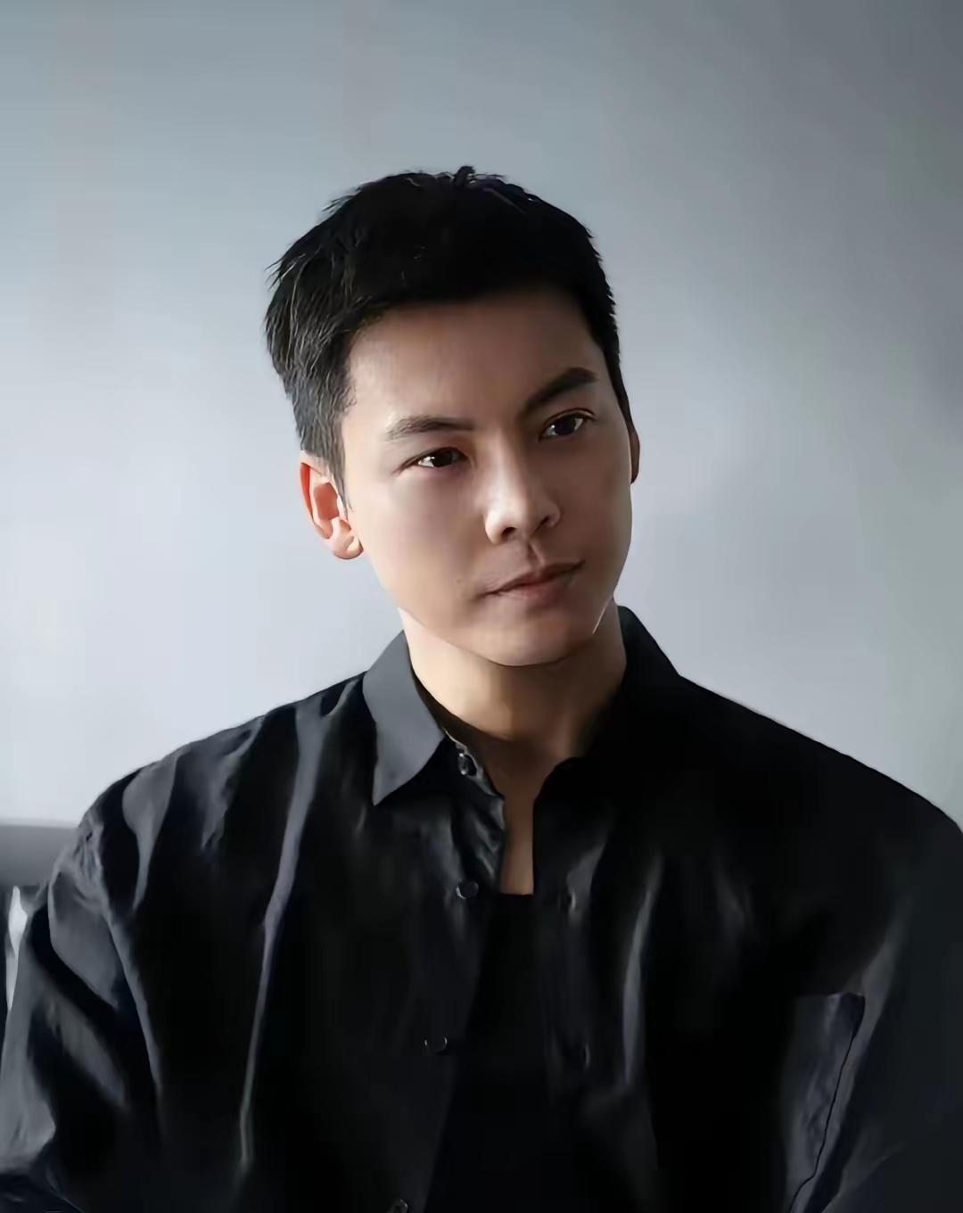 终于理解了为什么英皇的艺人没有一个出来单干的了！先拿谢霆锋说事儿——当年他