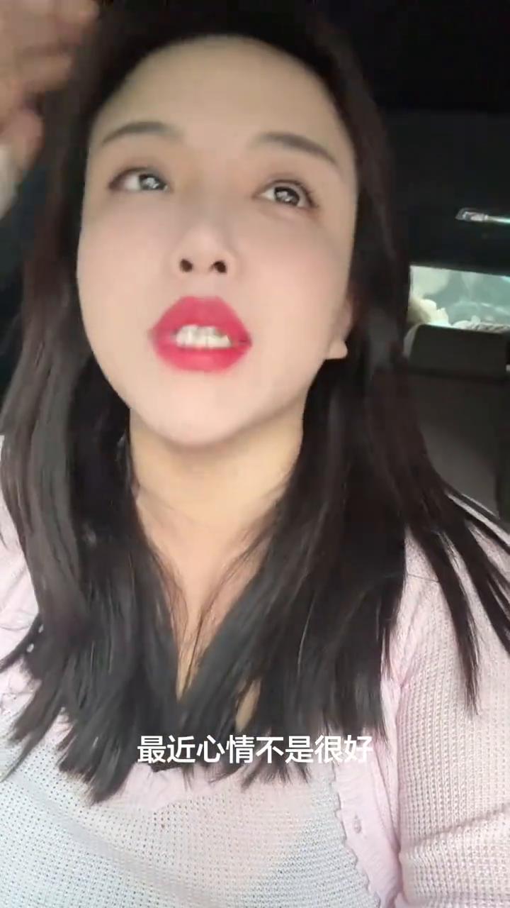 最近心情不是很好，因为被诊断出有焦虑症，不是开玩笑的那种，是真的焦虑症。就是有点